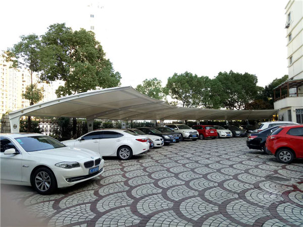 地下車庫出入口膜結構